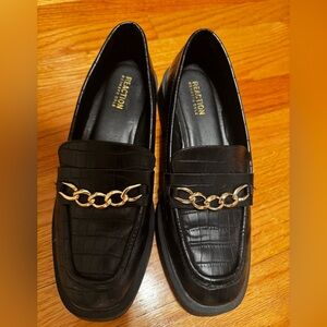 Kenneth Cole Reaction Sienna Black Loafers with Gold Chain